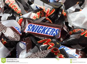 chocolate bar wrapper empty sweet wrappers snickers mars candy bars tambov russian federation september minis heap full frame studio shot